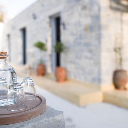 Villa Mira Kamilari Bagian luar foto