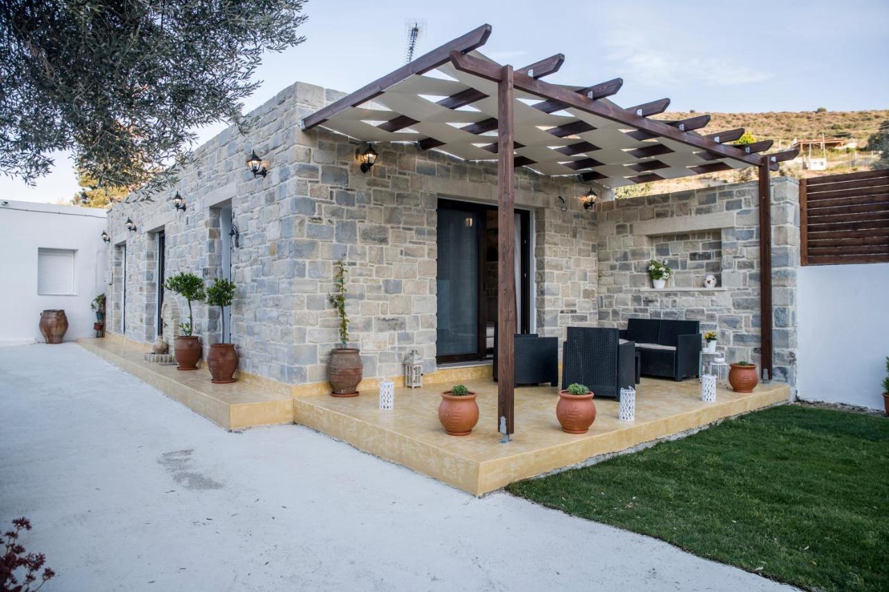 Villa Mira Kamilari Bagian luar foto
